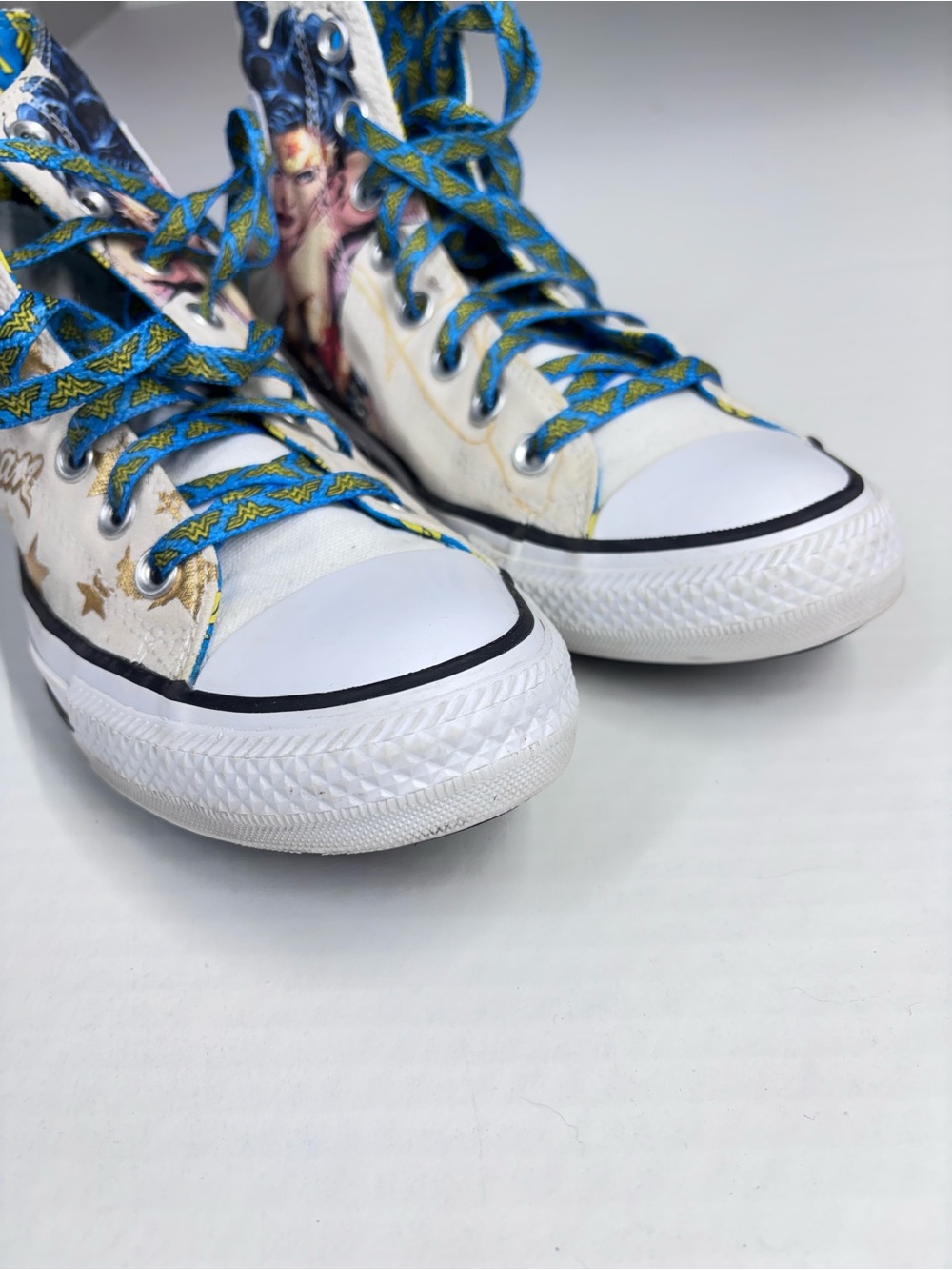 Wonder Woman High-Top Converse Sneakers Women’s 9 Men’s 7 Like New - Picture 6 of 11